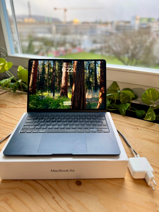 Apple MacBook Air 13.6" M2 — 8GB / 512GB (Midnight)