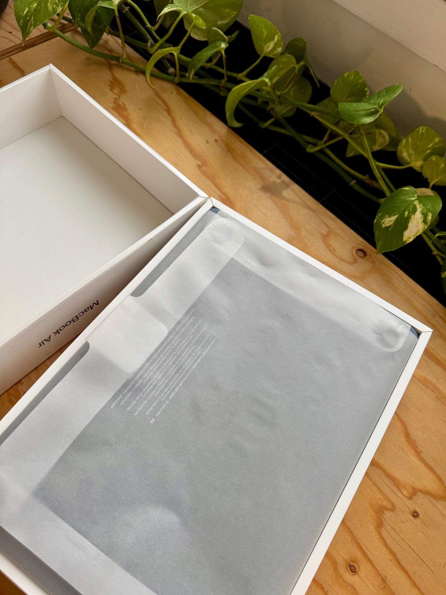 Apple MacBook Air 13.6" M2 — 8GB / 512GB (Midnight)