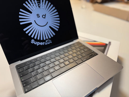 Apple MacBook Pro 14" M1 Max — 32GB / 1TB (Silver)